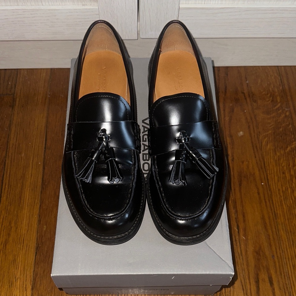 Vagabond “Linn” Glossy Black Tassel Loafers